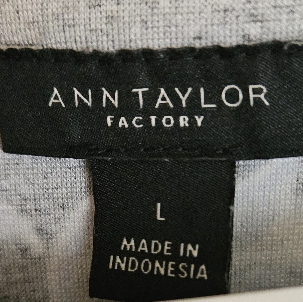 Ann Taylor black and blue paisley print flutter sleeve top - Picture 4 of 6